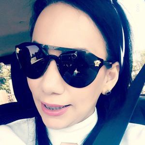 Meet your Posher, Iris claudieth